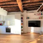 Casa Ilaria - Luminoso Appartamento Con Vista Nel Centro Storico